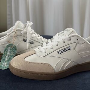 Reebok sneakers woman’s size 8 NEW with tags